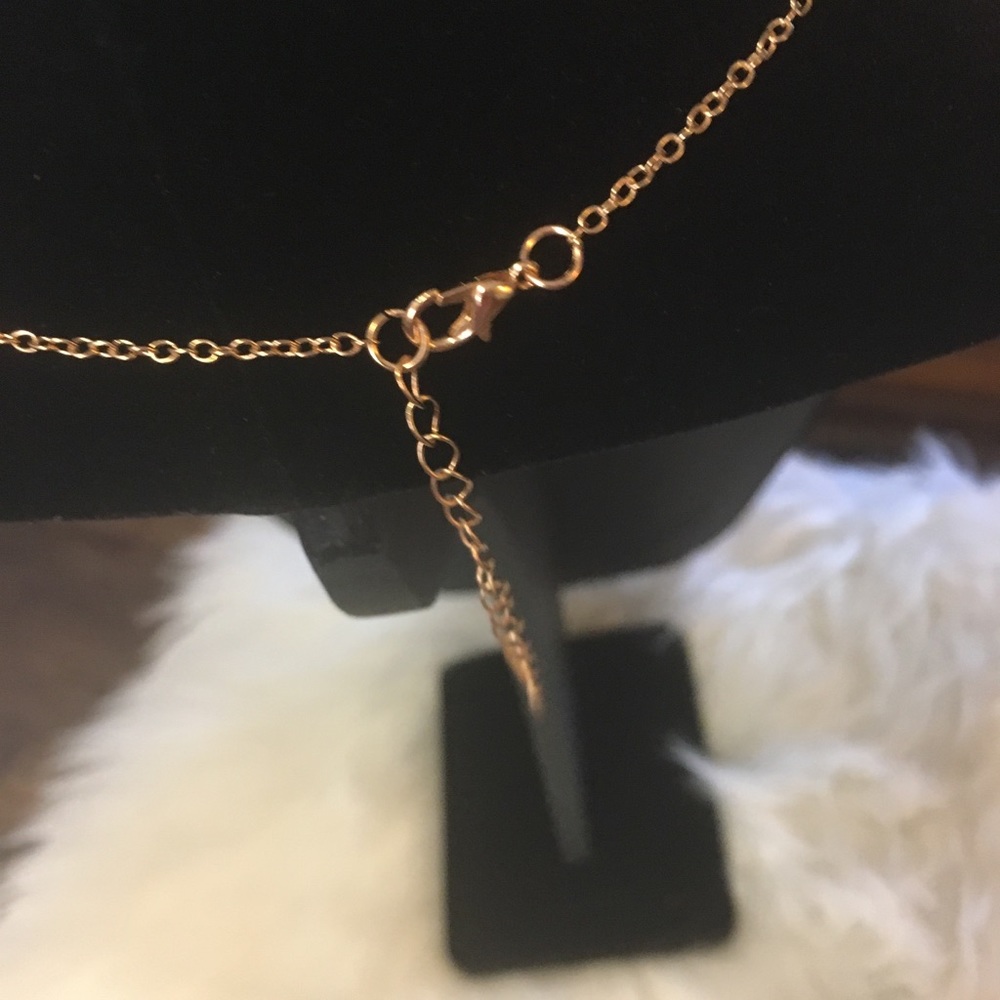 Beautiful gold star & moon necklace - Picture 5 of 6